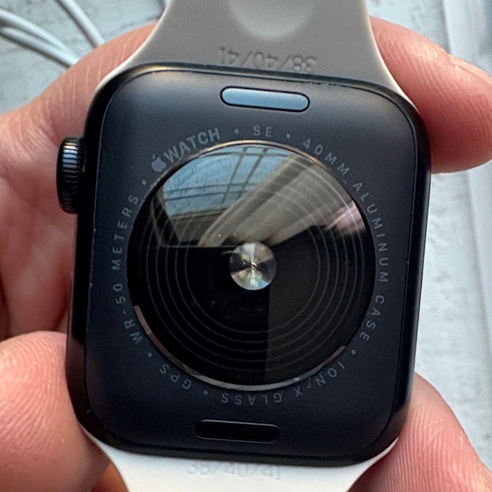 Apple Watch SE 40mm - Picture 8 of 12